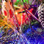 How to Put Tinsel on a Christmas Tree