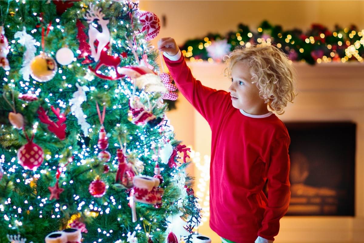 Kids Lightens Up Christmas Lights