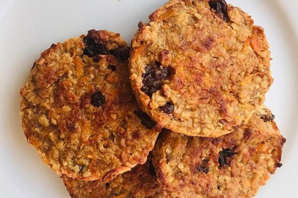 vegan apple and oatmeal Christmas breakfast cookies