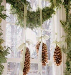 Pine cones nature-themed window Christmas decoration